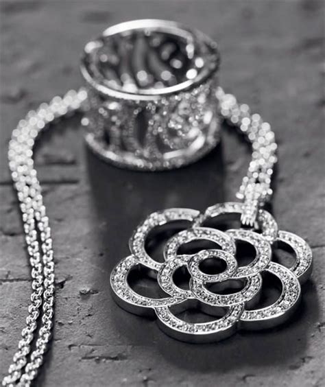 chanel bijoux camelia|Chanel necklace with diamonds.